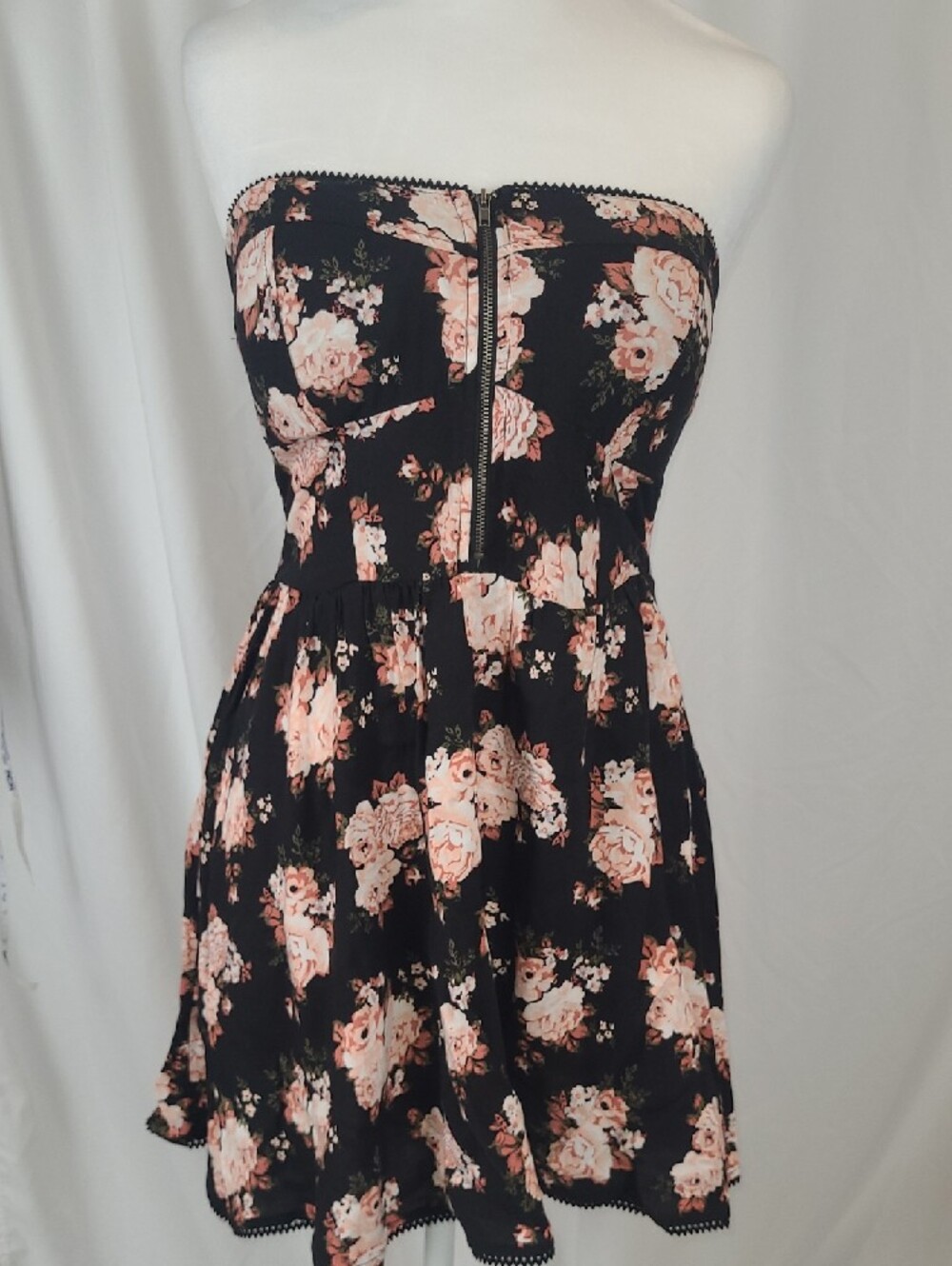 Streetwear Society Floral Strapless Mini Dress - Black & Pink Size Medium